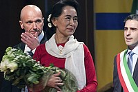 Foto Aung San Suu Kyi a Parma - 2013 Aung_San_Suu_Kyi_033