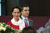 Foto Aung San Suu Kyi a Parma - 2013 Aung_San_Suu_Kyi_036