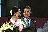 Foto Aung San Suu Kyi a Parma - 2013 Aung_San_Suu_Kyi_037