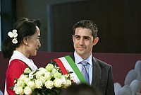 Foto Aung San Suu Kyi a Parma - 2013 Aung_San_Suu_Kyi_038