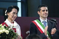 Foto Aung San Suu Kyi a Parma - 2013 Aung_San_Suu_Kyi_041