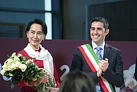 Foto Aung San Suu Kyi a Parma - 2013 Aung_San_Suu_Kyi_042