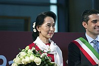 Foto Aung San Suu Kyi a Parma - 2013 Aung_San_Suu_Kyi_043