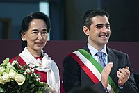 Foto Aung San Suu Kyi a Parma - 2013 Aung_San_Suu_Kyi_044