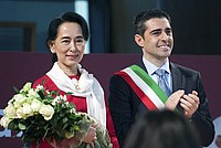 Foto Aung San Suu Kyi a Parma - 2013 Aung_San_Suu_Kyi_046