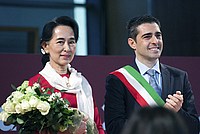 Foto Aung San Suu Kyi a Parma - 2013 Aung_San_Suu_Kyi_047