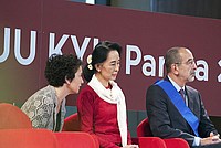 Foto Aung San Suu Kyi a Parma - 2013 Aung_San_Suu_Kyi_054