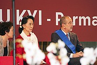 Foto Aung San Suu Kyi a Parma - 2013 Aung_San_Suu_Kyi_056