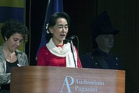 Foto Aung San Suu Kyi a Parma - 2013 Aung_San_Suu_Kyi_106