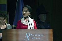 Foto Aung San Suu Kyi a Parma - 2013 Aung_San_Suu_Kyi_117