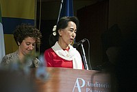 Foto Aung San Suu Kyi a Parma - 2013 Aung_San_Suu_Kyi_126