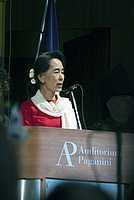 Foto Aung San Suu Kyi a Parma - 2013 Aung_San_Suu_Kyi_127