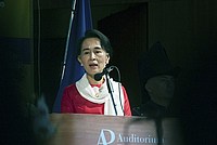 Foto Aung San Suu Kyi a Parma - 2013 Aung_San_Suu_Kyi_129