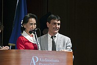 Foto Aung San Suu Kyi a Parma - 2013 Aung_San_Suu_Kyi_134