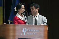 Foto Aung San Suu Kyi a Parma - 2013 Aung_San_Suu_Kyi_135