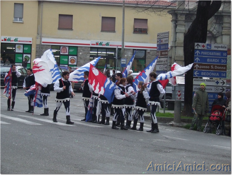 Carnevale Borgotarese 2007 128 154 KB