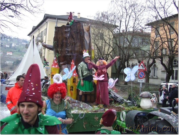 Carnevale Borgotarese 2007 251 194 KB