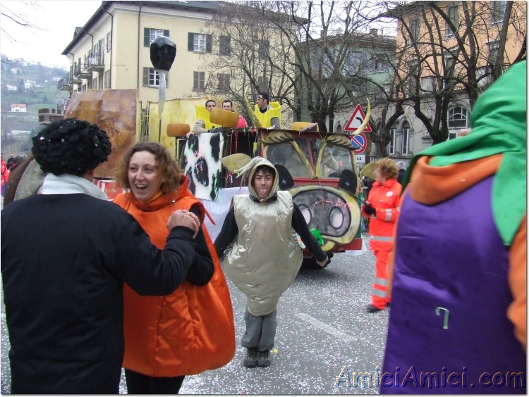 Carnevale Borgotarese 2007 300 163 KB