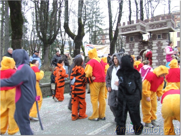 Carnevale Borgotarese 2007 320 179 KB