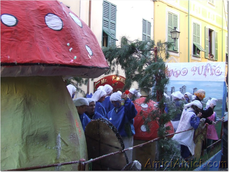 Carnevale bedoniese 2007 242 156 KB