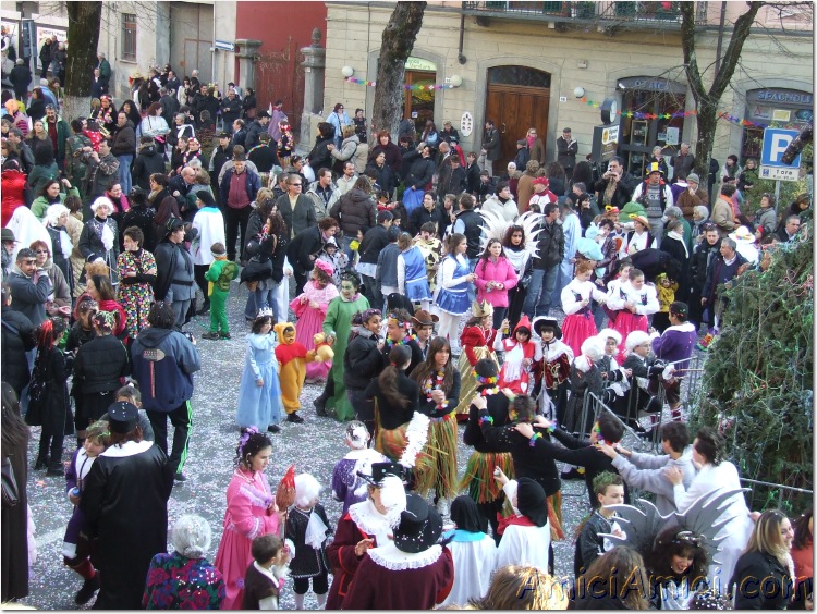 Carnevale bedoniese 2007 410 228 KB