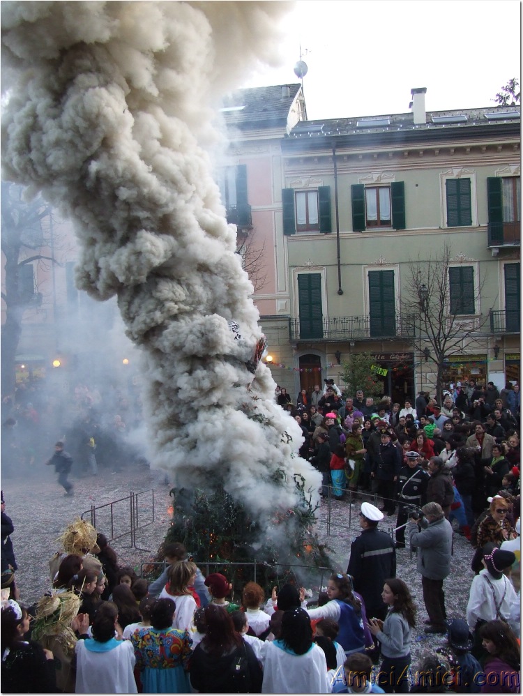 Carnevale bedoniese 2007 556 240 KB