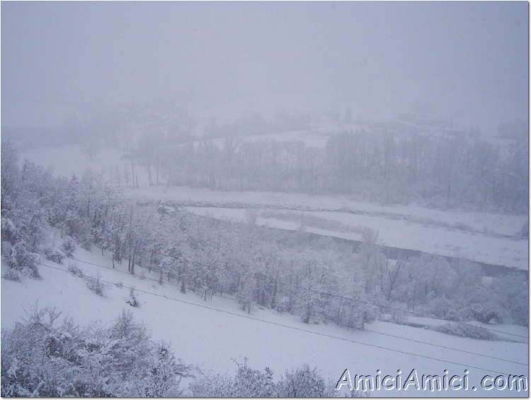 Compiano sotto la neve 2005 04 158 KB