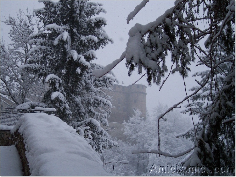 Compiano sotto la neve 2005 11 274 KB