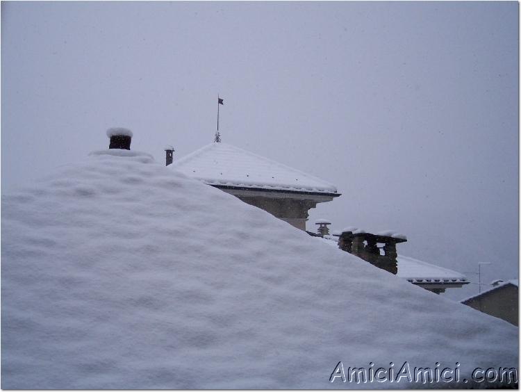 Compiano sotto la neve 2005 12 138 KB