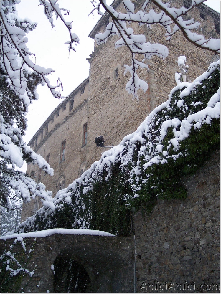 Compiano sotto la neve 2005 15 527 KB