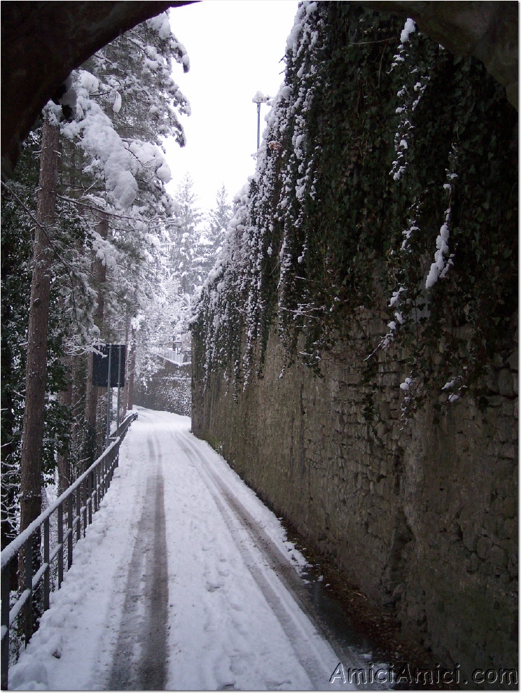 Compiano sotto la neve 2005 16 465 KB