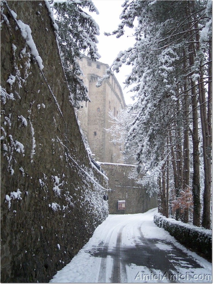 Compiano sotto la neve 2005 19 569 KB