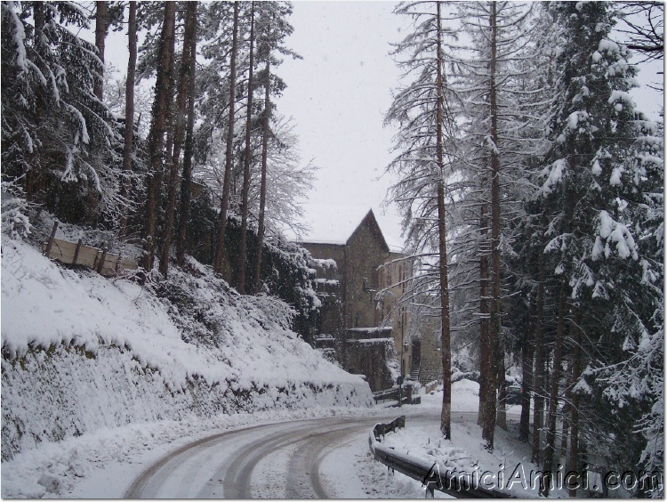 Compiano sotto la neve 2005 23 313 KB