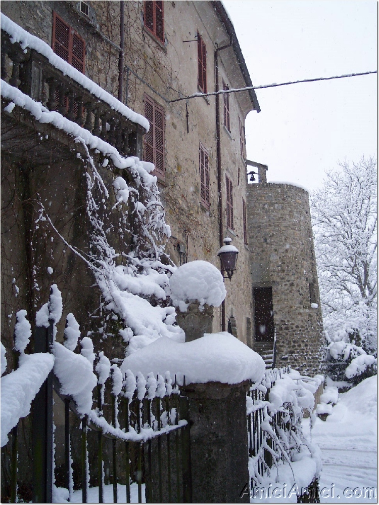 Compiano sotto la neve 2005 24 462 KB