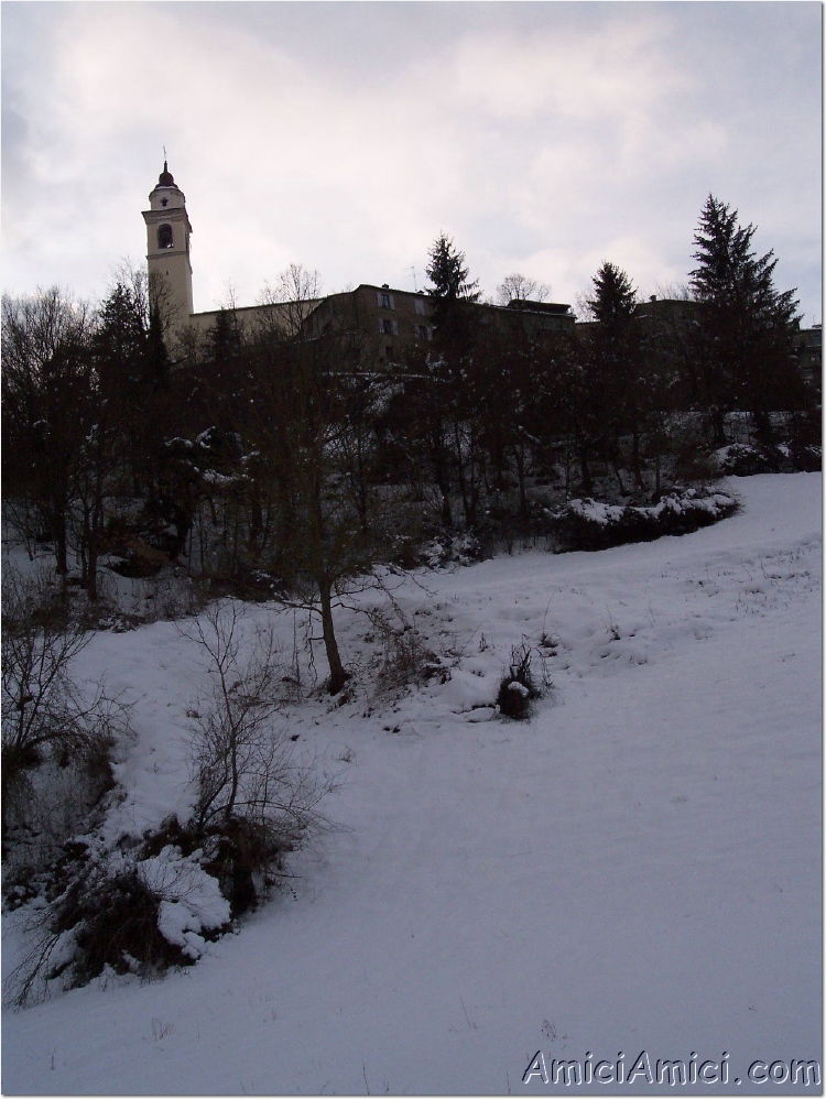 Compiano sotto la neve 33 322 KB