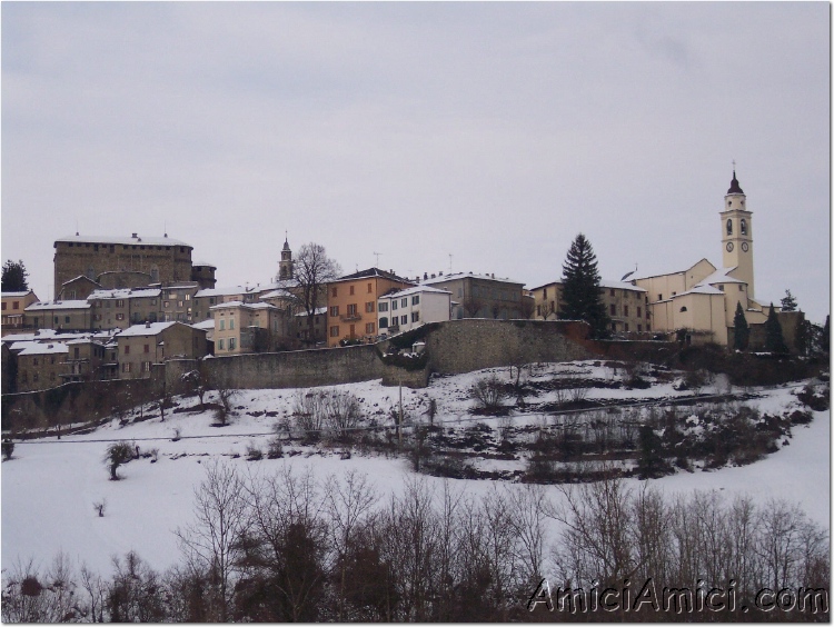 Compiano sotto la neve 36 203 KB